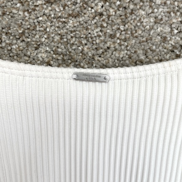 Sassy white Abercrombie&Fitch bikini. Very cheeky 🔥 - Picture 3 of 3